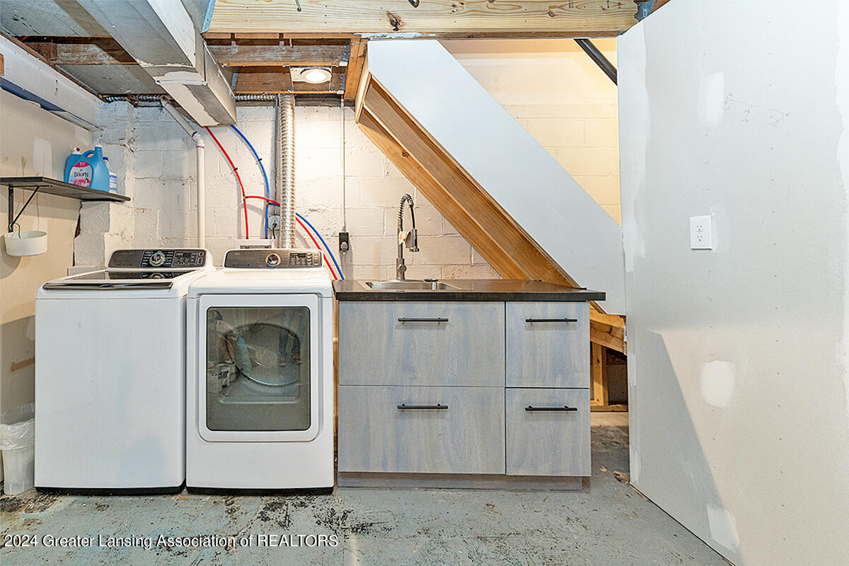 820 Huntington Road East Lansing, MI 48823 - Photo 28 of 30 Laundry in Lower Level