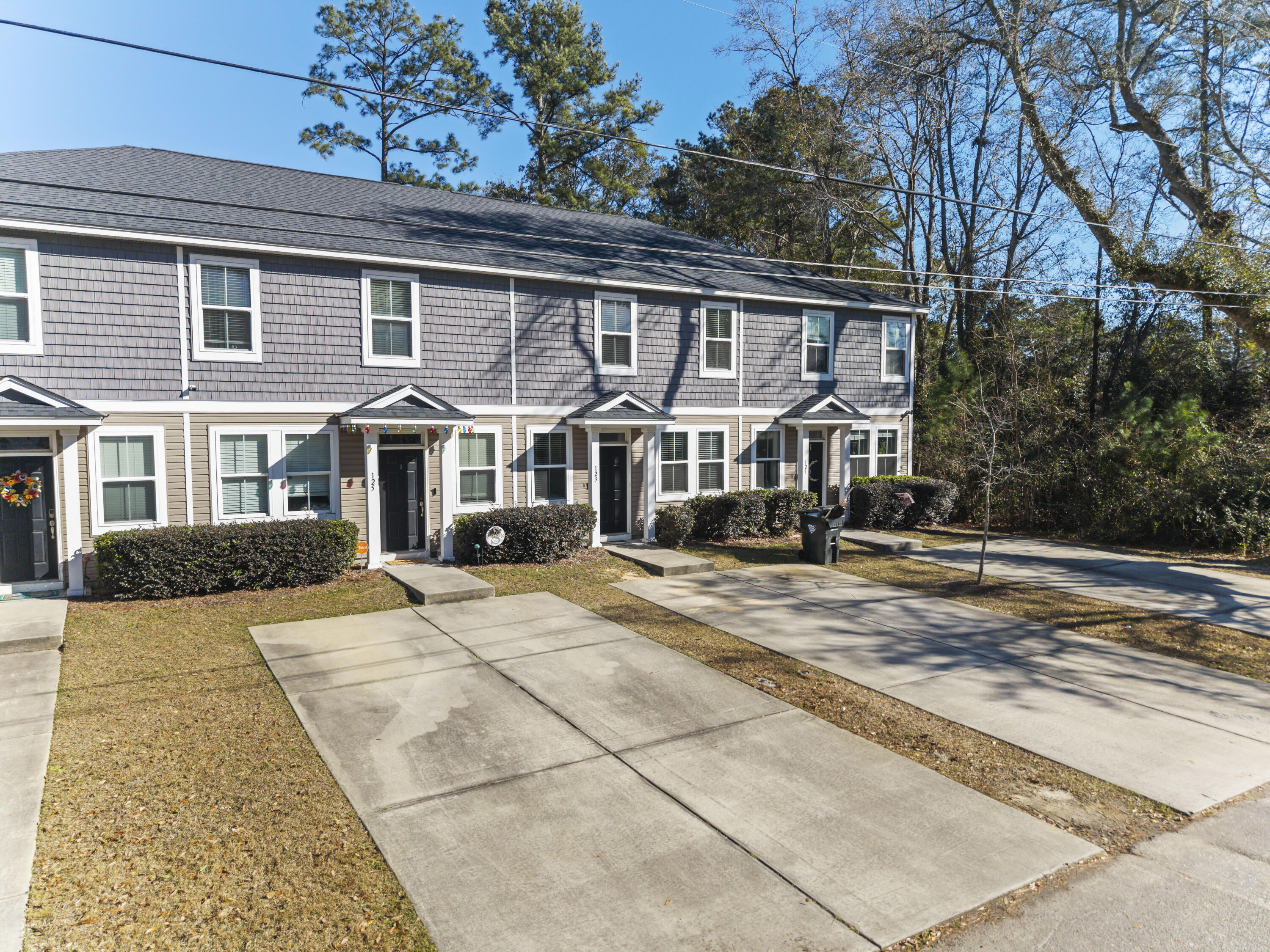 123 Boone Street Summerville, SC 29483 - Photo 2 of 22 Front Yard 2