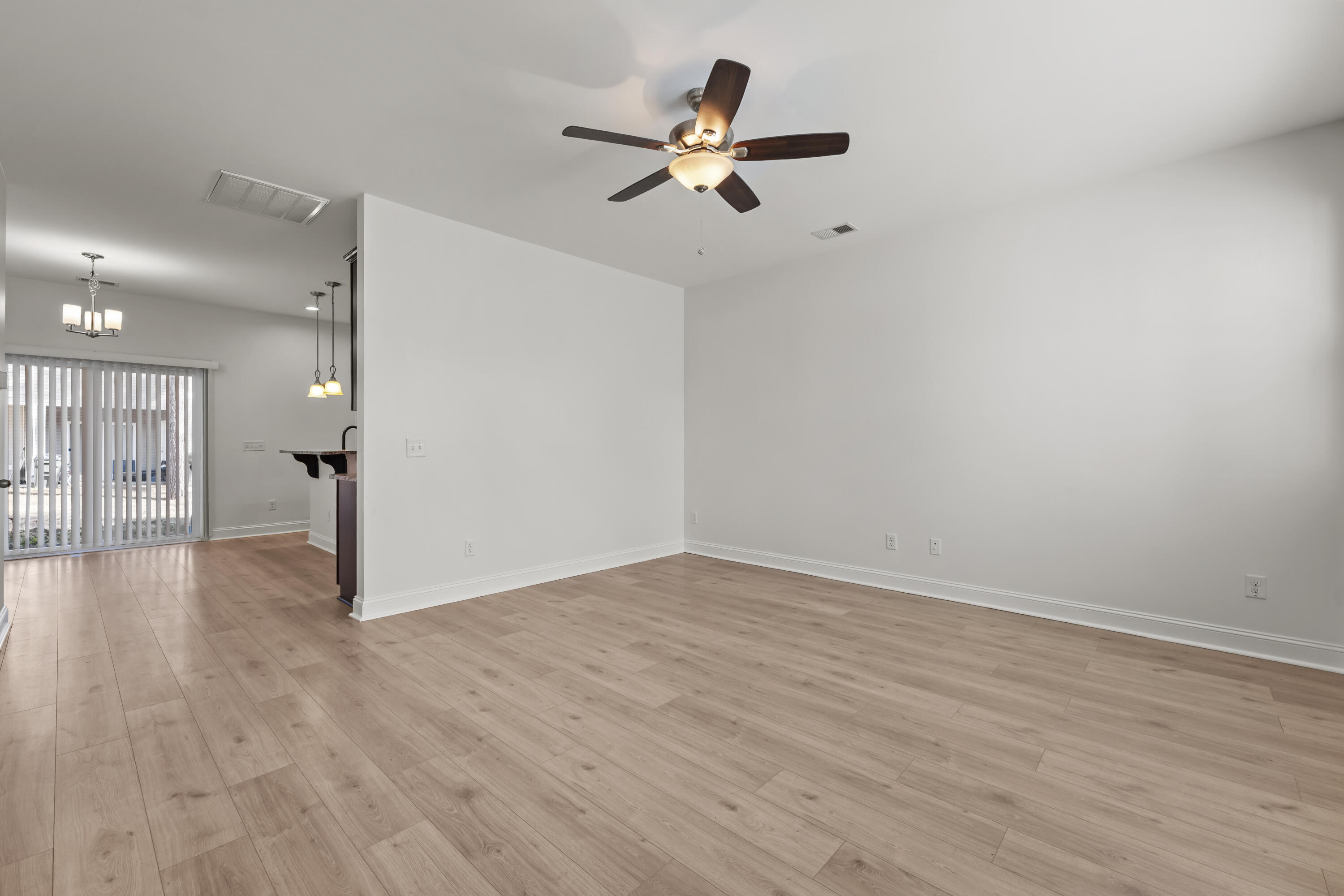 123 Boone Street Summerville, SC 29483 - Photo 4 of 22 Living Room