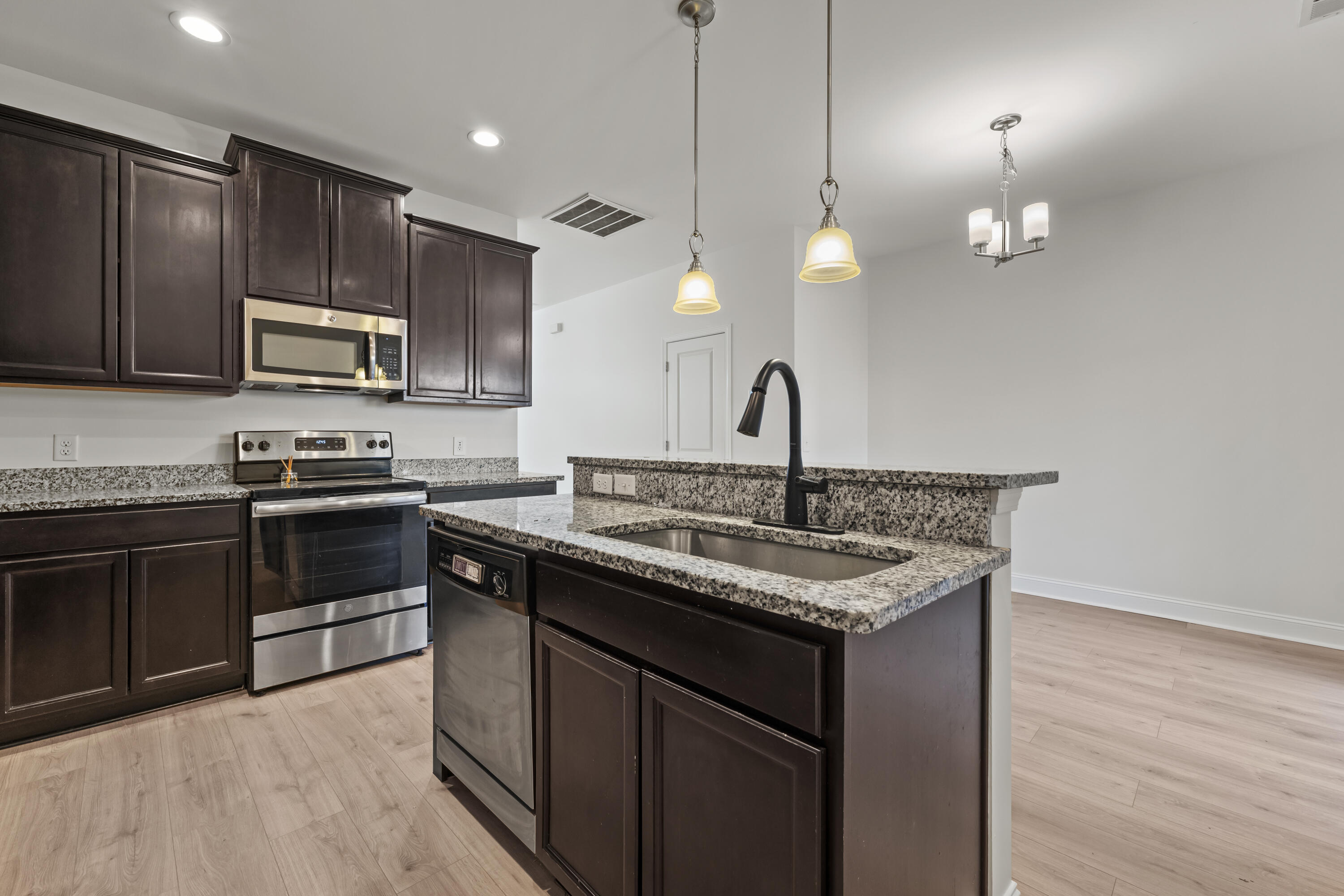 123 Boone Street Summerville, SC 29483 - Photo 8 of 22 Kitchen