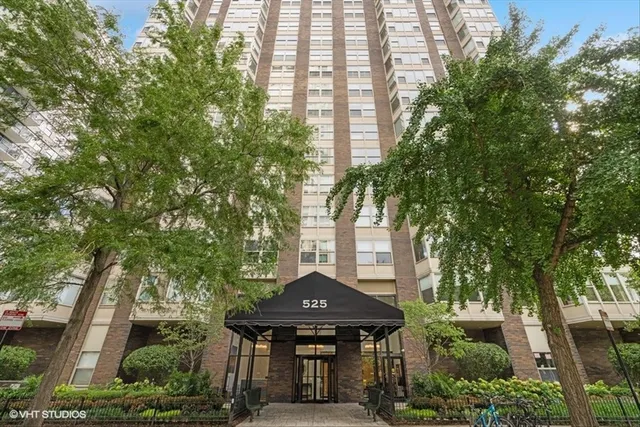 $295,000 | 525 West Hawthorne Place, Unit 2008, Chicago, IL 60657