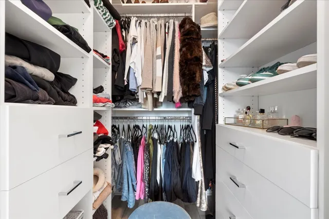 $295,000 | 525 West Hawthorne Place, Unit 2008, Chicago, IL 60657