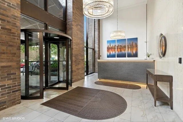 $295,000 | 525 West Hawthorne Place, Unit 2008, Chicago, IL 60657