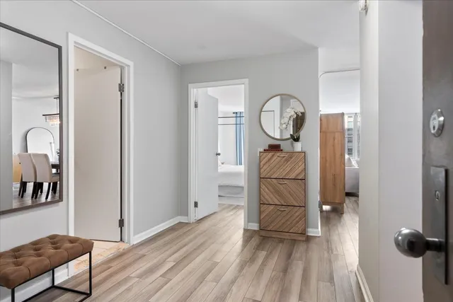 $295,000 | 525 West Hawthorne Place, Unit 2008, Chicago, IL 60657