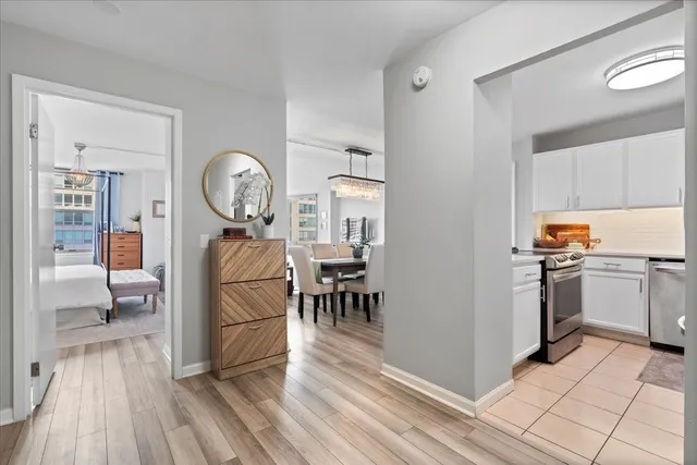 $295,000 | 525 West Hawthorne Place, Unit 2008, Chicago, IL 60657