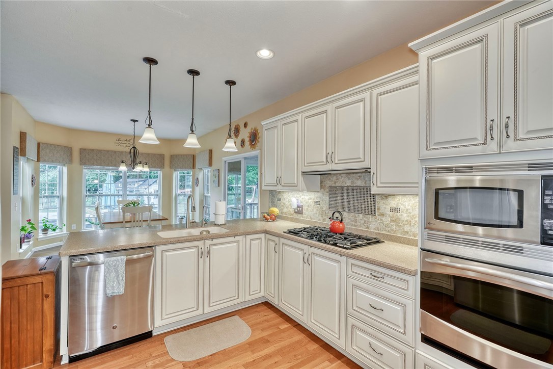 191 Southend Square Henrietta, NY 14586 - Photo 2 of 46