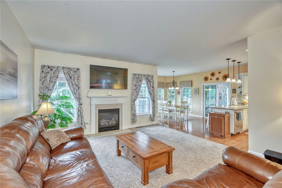 191 Southend Square Henrietta, NY 14586 - Photo 6 of 46