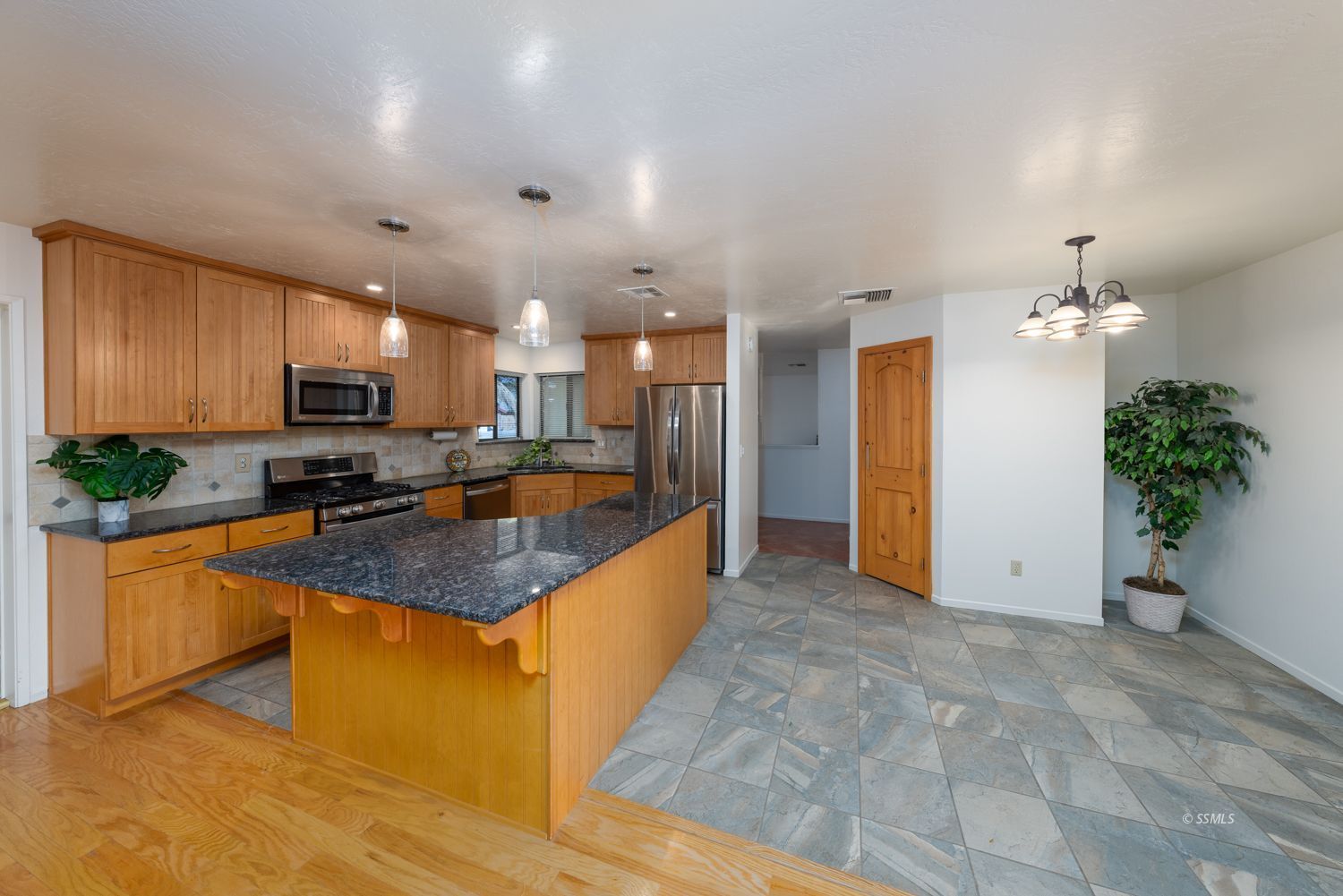 313 Mamie Street Ridgecrest, CA 93555 - Photo 4 of 35