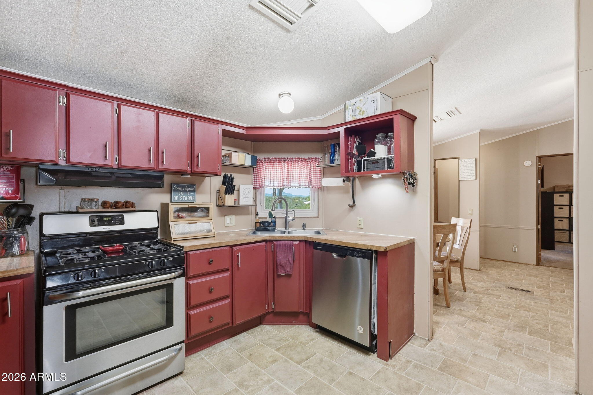 944 South Goldfield Road Apache Junction, AZ 85119 - Photo 10 of 51