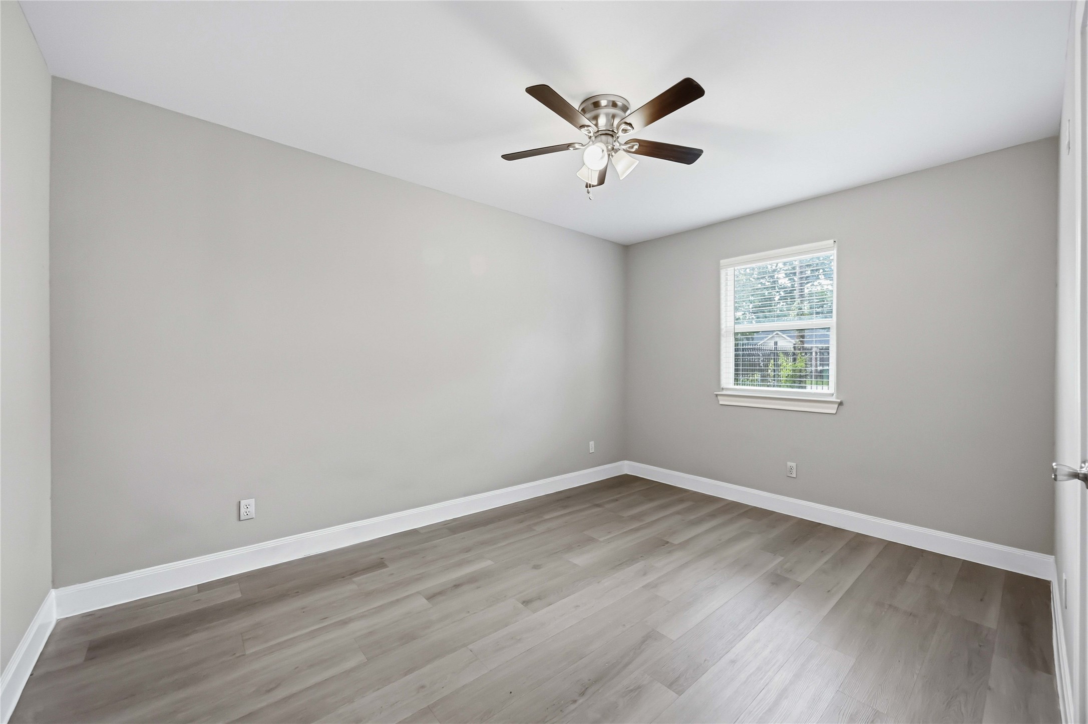 8129 Linda Vista Road Houston, TX 77028 - Photo 20 of 27