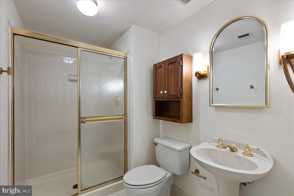 3799 Inverness Road Fairfax, VA 22033 - Photo 27 of 44 Lower level full bath