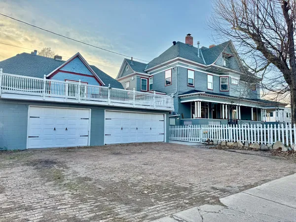 $999,999 | 1464 West Minnehaha Avenue, St. Paul, MN 55104