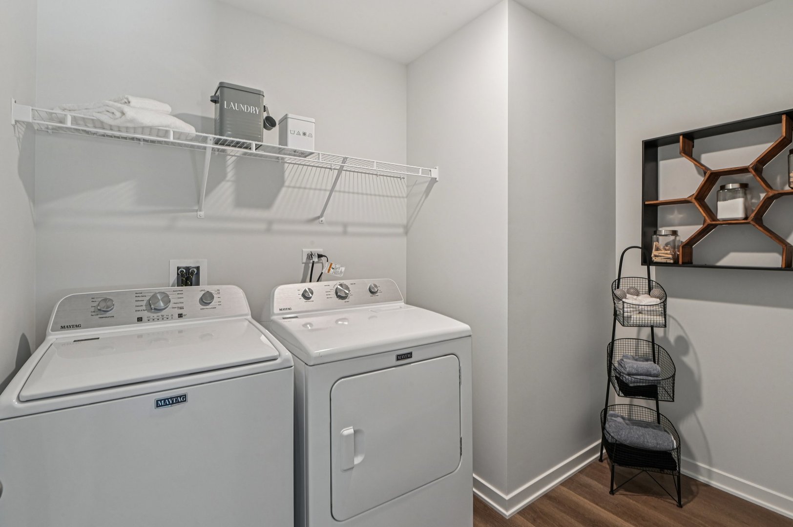 6717 Applegate Drive Plainfield, IL 60586 - Photo 20 of 30 a utility room with dryer and washer