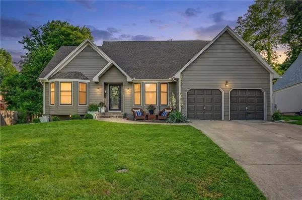 $384,900 | 1400 Southeast 6th Place, Lee's Summit, MO 64063