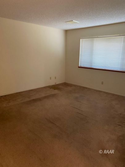 1460 Holly Canyon Street Ridgecrest, CA 93555 - Photo 4 of 7 Gallery Image 4