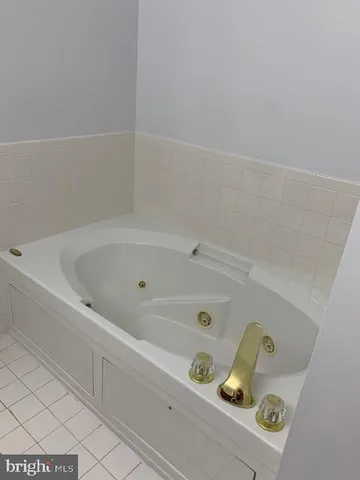 $3,200 | 8836 Ashgrove House Lane, Unit 202, Vienna, VA 22182