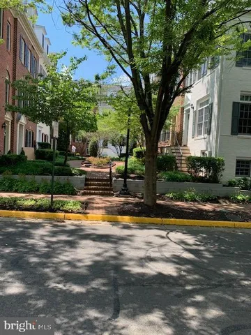 $3,200 | 8836 Ashgrove House Lane, Unit 202, Vienna, VA 22182