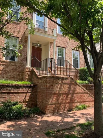 $3,200 | 8836 Ashgrove House Lane, Unit 202, Vienna, VA 22182
