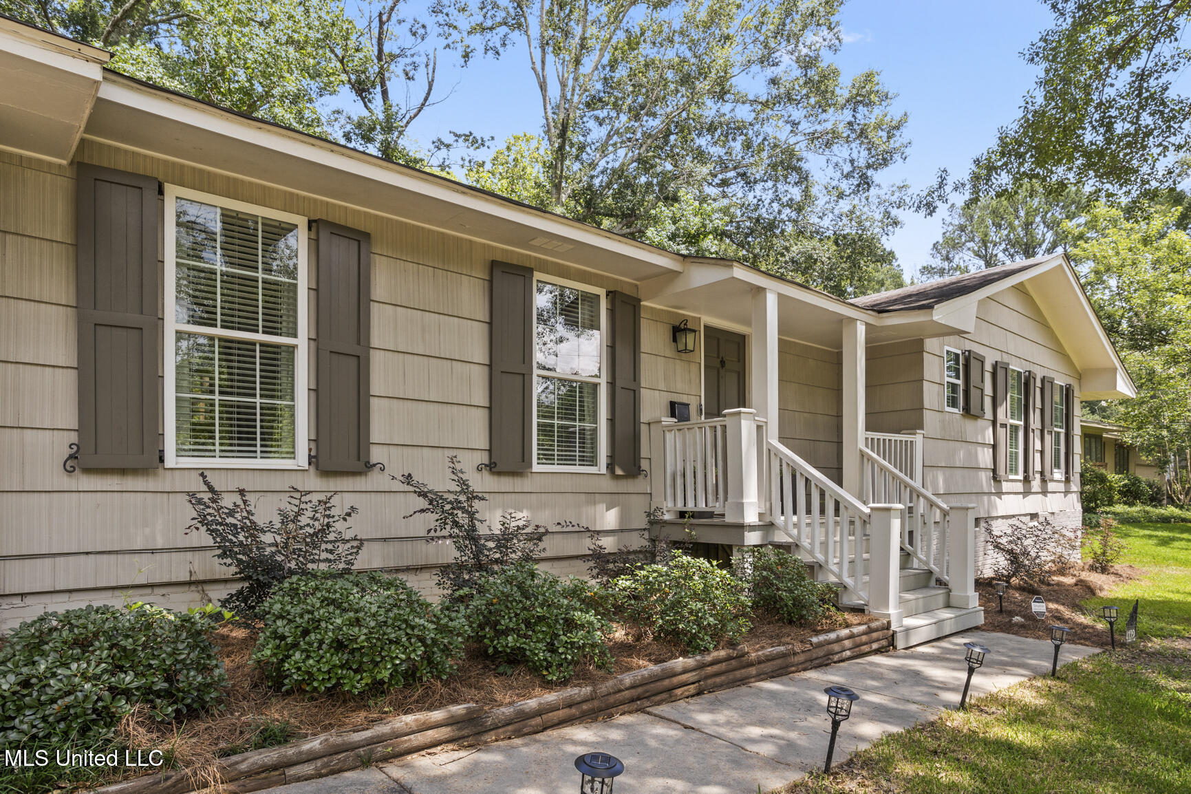 4132 Comanche Drive Jackson, MS 39211 - Photo 3 of 26 4132 Comanche Dr-29