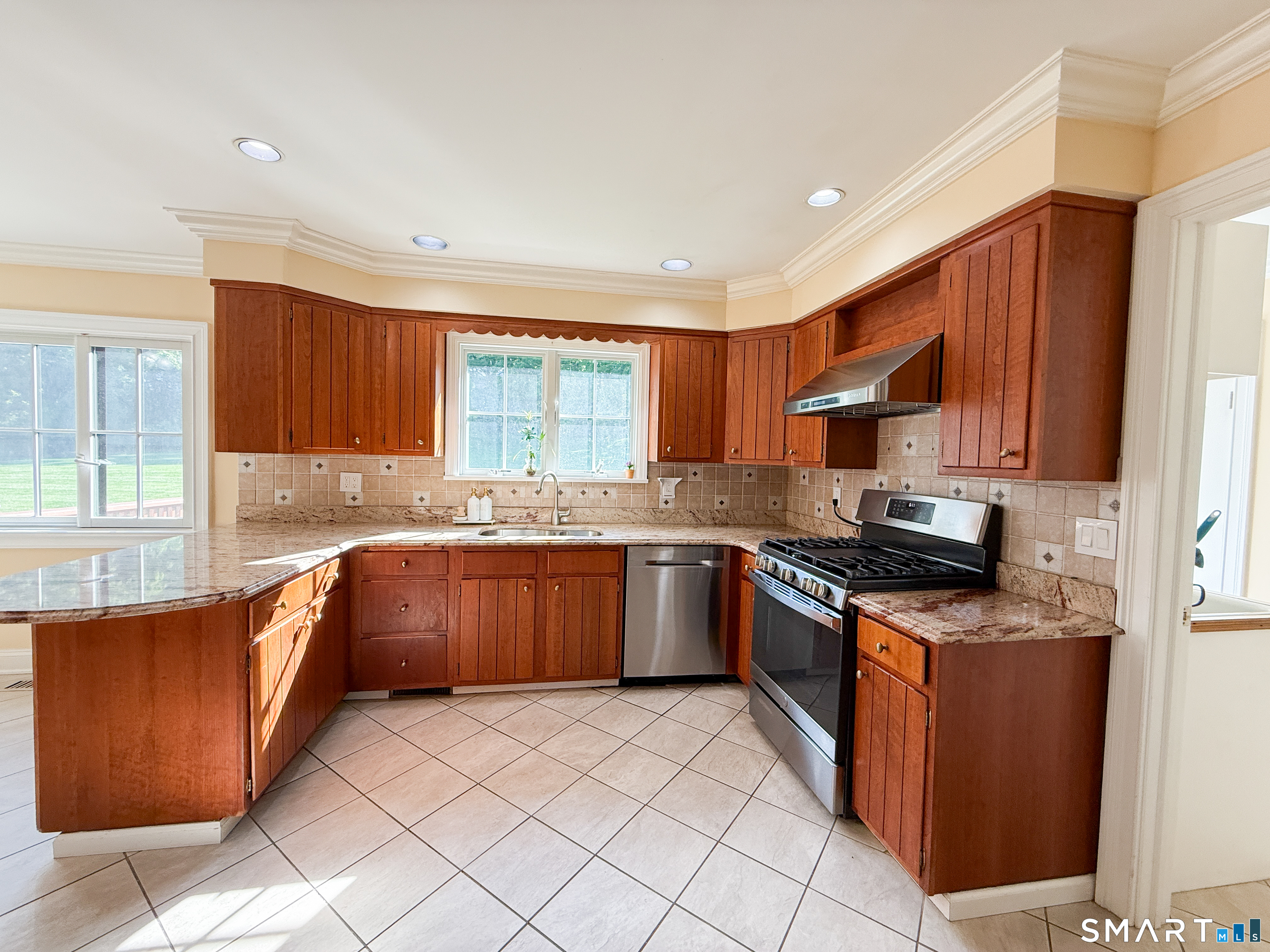 14 East Gate Road Danbury, CT 06811 - Photo 4 of 25