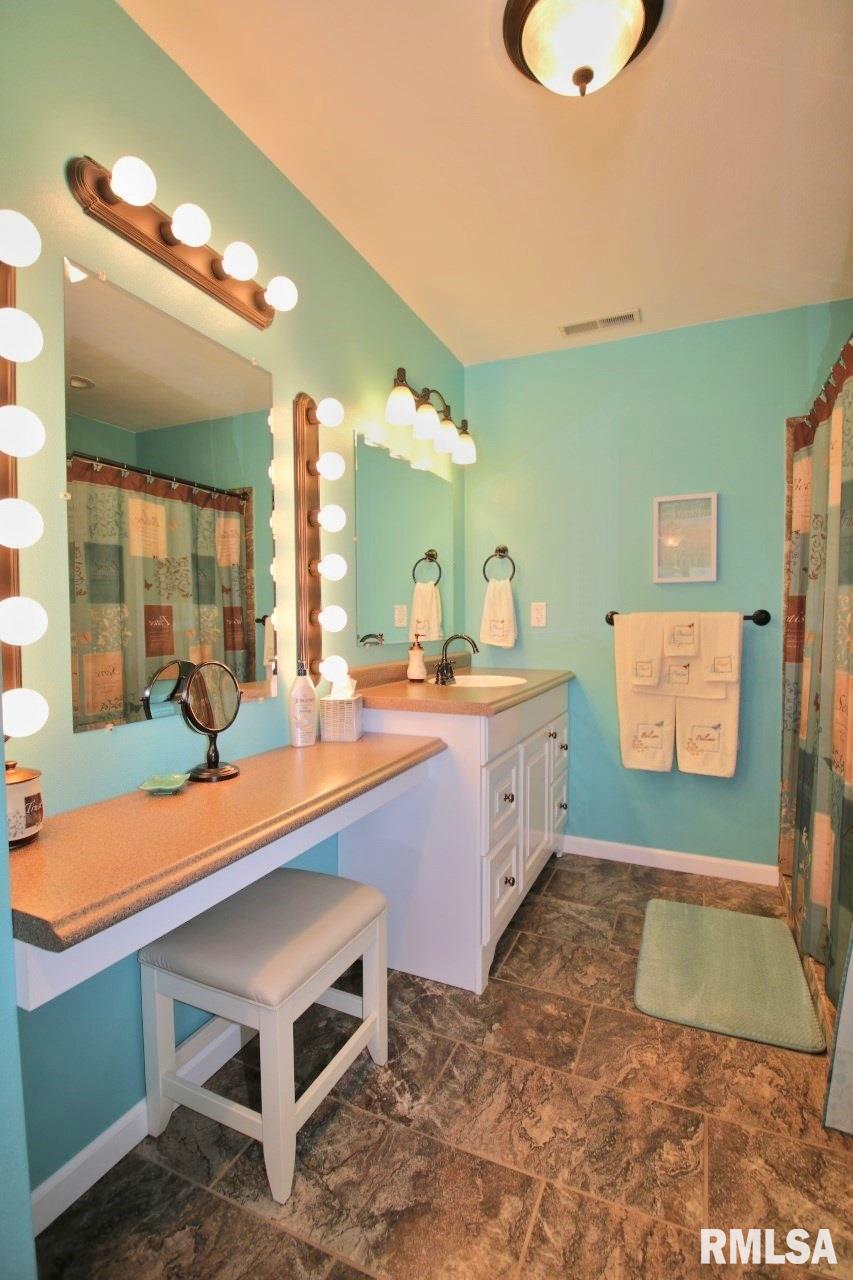 17972 Red Shale Hill Road Pekin, IL 61554 - Photo 40 of 50 Gallery Image 40
