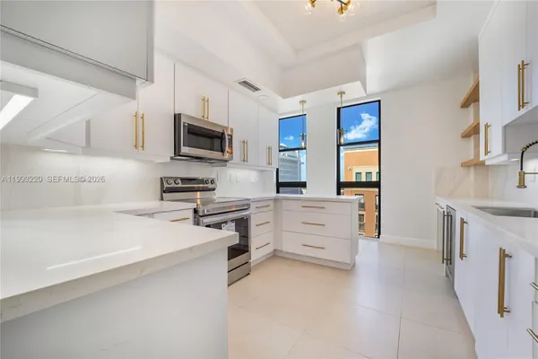 $8,500 | 671 Biltmore Way, Unit PH, Coral Gables, FL 33134