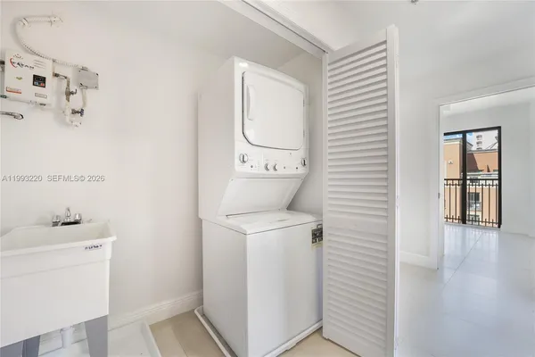 $8,500 | 671 Biltmore Way, Unit PH, Coral Gables, FL 33134
