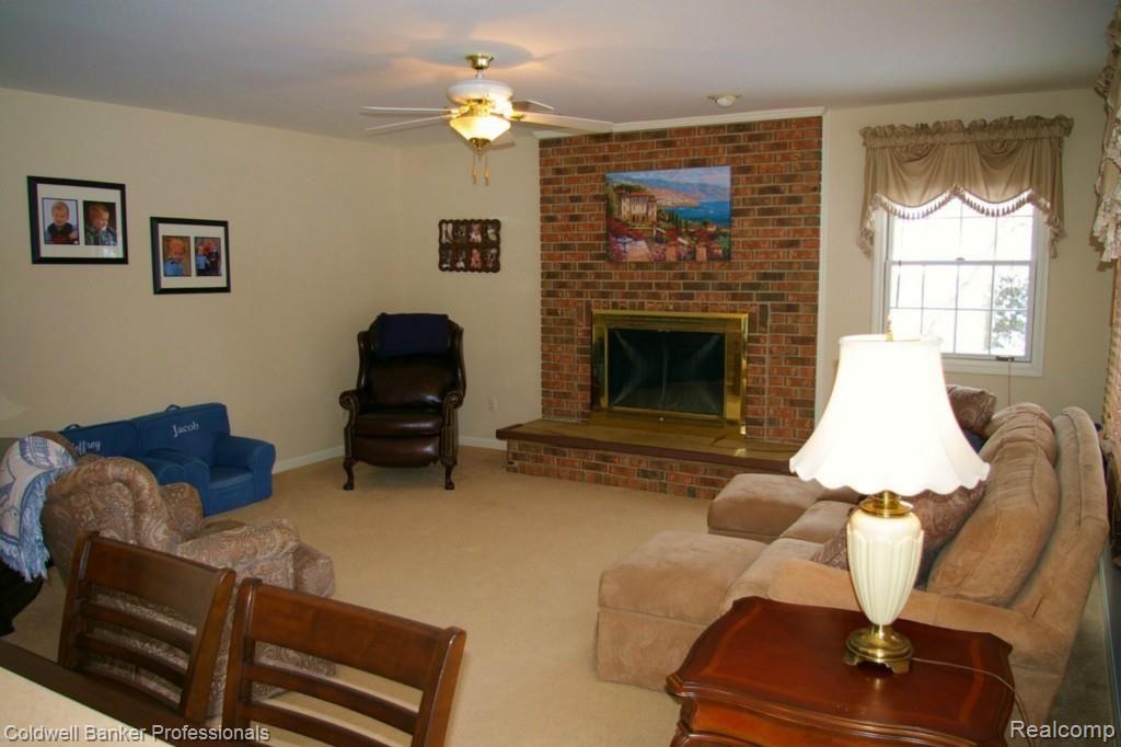 36114 Hardenburg Road Farmington, MI 48331 - Photo 8 of 24 Family Room