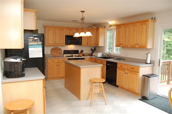 9 Bainbridge Road Bellingham, MA 02019 - Photo 2 of 28 Gallery Image 2