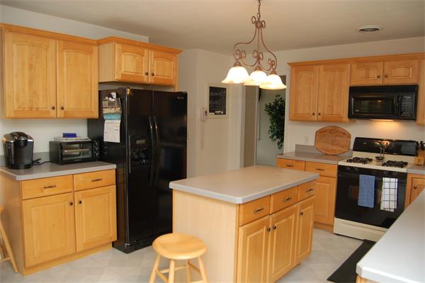 9 Bainbridge Road Bellingham, MA 02019 - Photo 3 of 28 Gallery Image 3