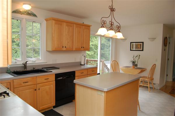 9 Bainbridge Road Bellingham, MA 02019 - Photo 4 of 28 Gallery Image 4