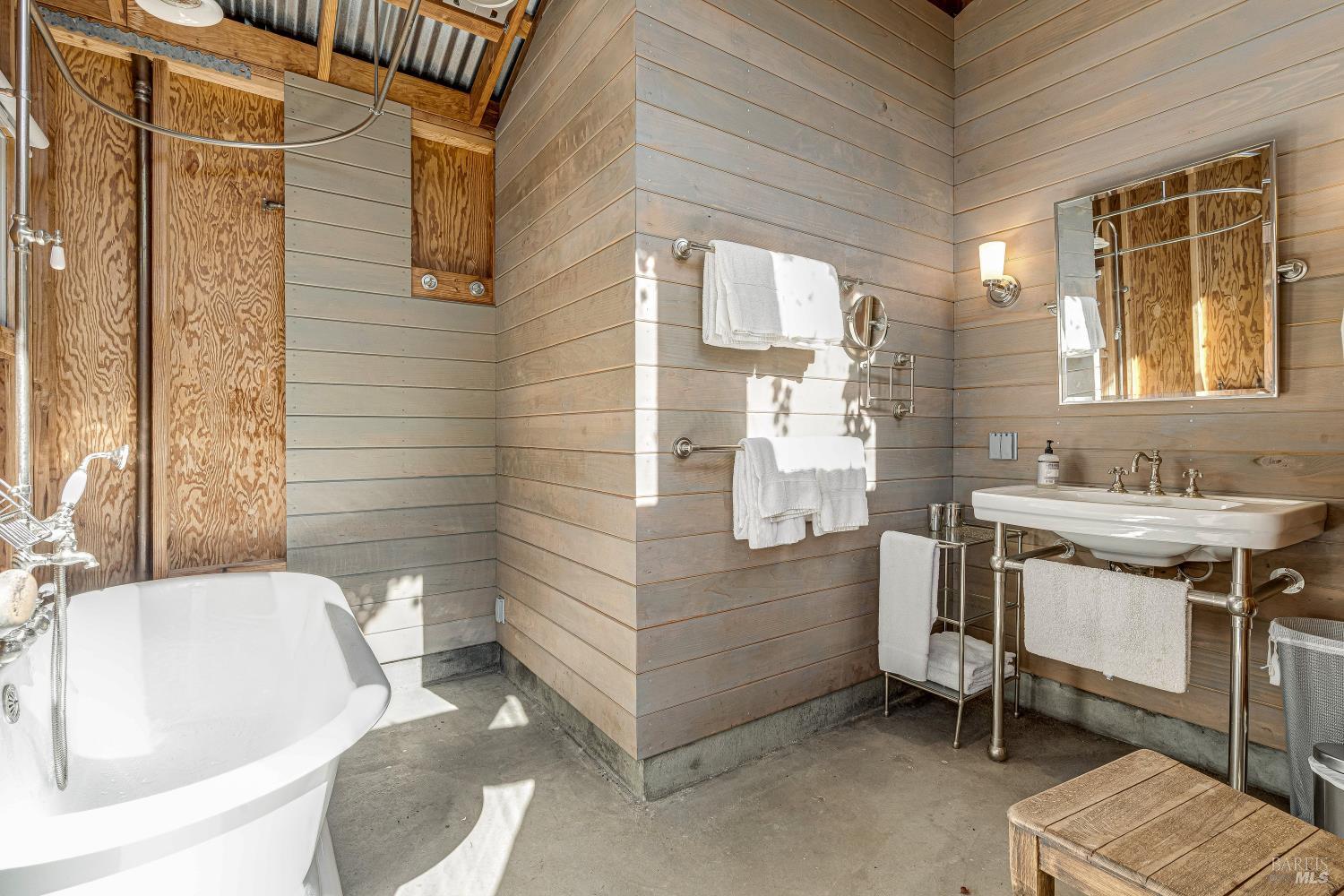 4707 Bloomfield Road Petaluma, CA 94952 - Photo 62 of 97 2 piece bathroom with clawfoot tub and sink
