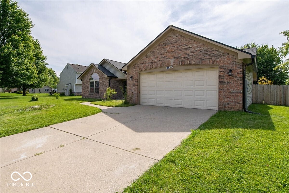 1662 Acorn Road Franklin, IN 46131 - Photo 2 of 26