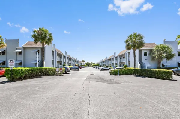 $160,000 | 2800 Southwest 22nd Avenue, Unit 117, Delray Beach, FL 33445