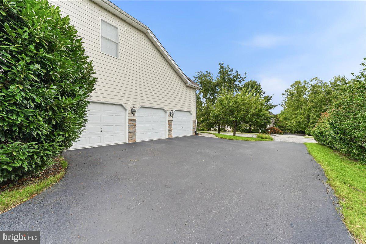 13 Poplar Road Chadds Ford, PA 19317 - Photo 5 of 56 3 Car Side-entry Garage