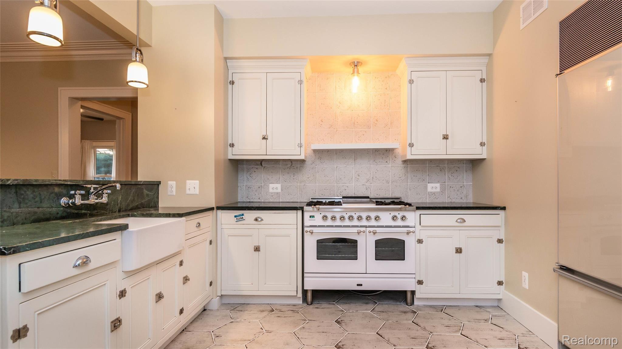 1952 Ward Road Bloomfield Hills, MI 48302 - Photo 13 of 44 Custom Kitchen cabinets w/ New 5k Oven and built in Dishwasher