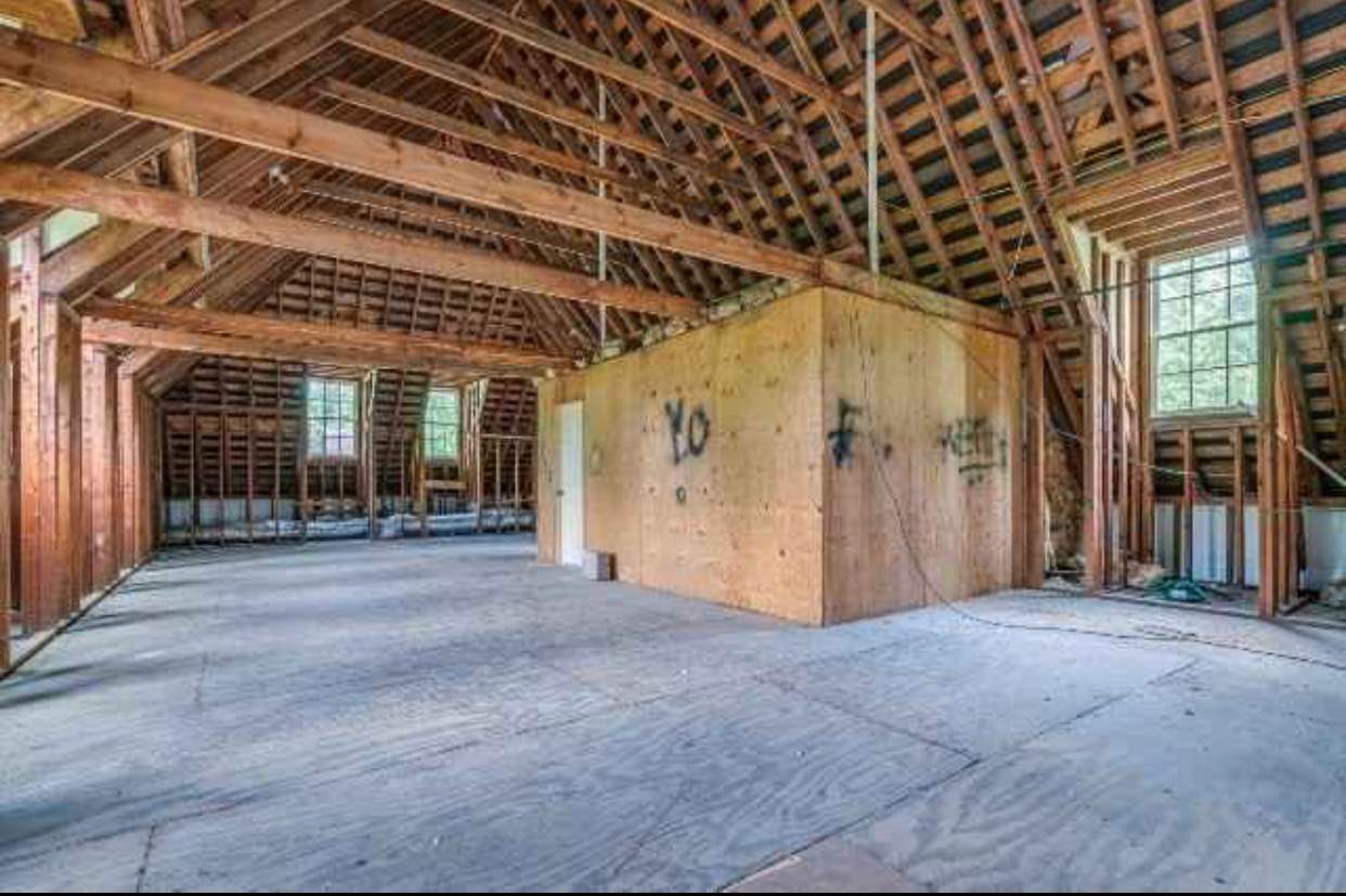 6079 Shady Grove Road Memphis, TN 38120 - Photo 23 of 25 Perfect for office addition or anything else you desire to add! Structural beams in place. Ready for sheetrock!