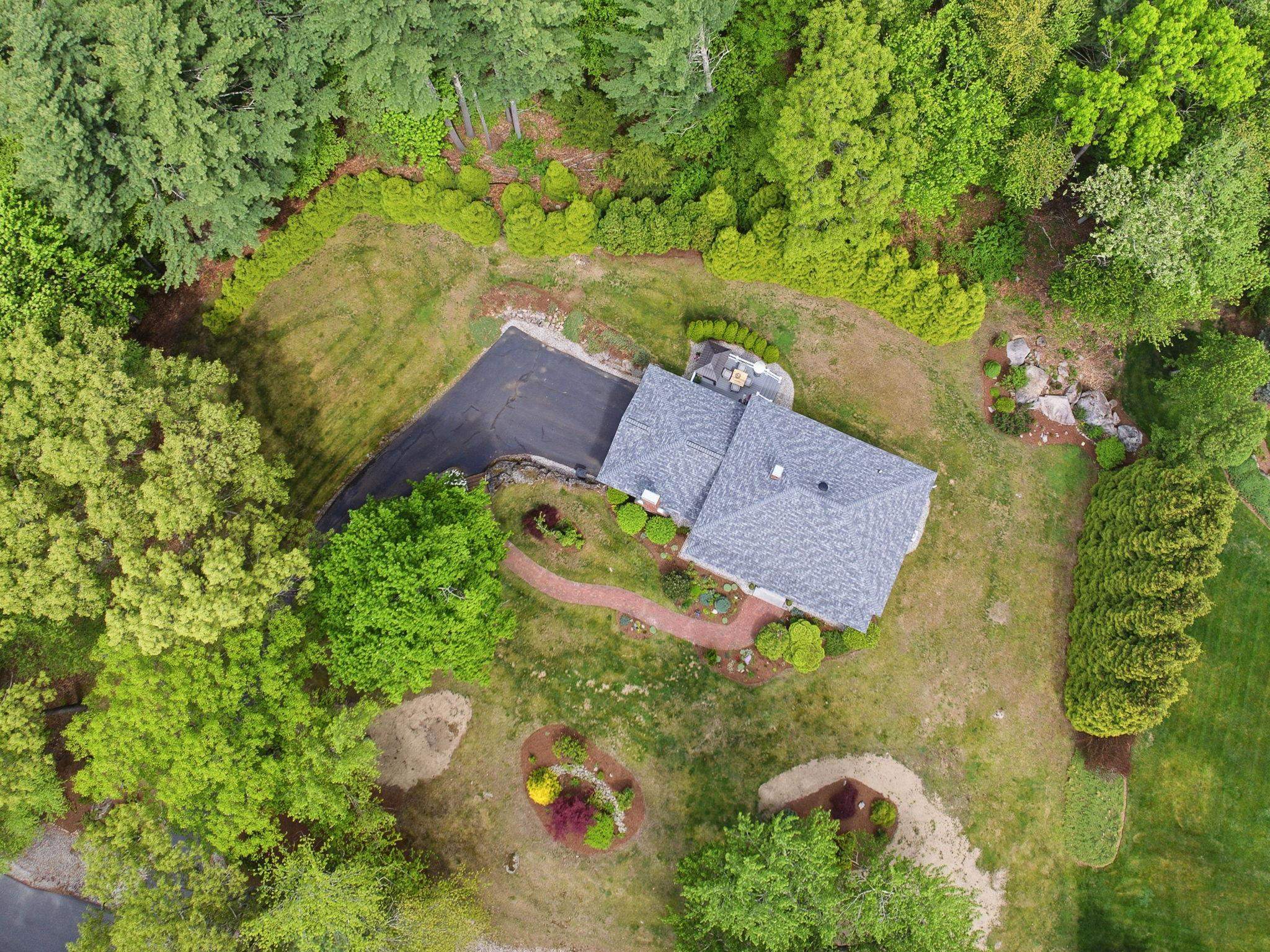 4 Hunters Road Bedford, NH 03110 - Photo 2 of 46