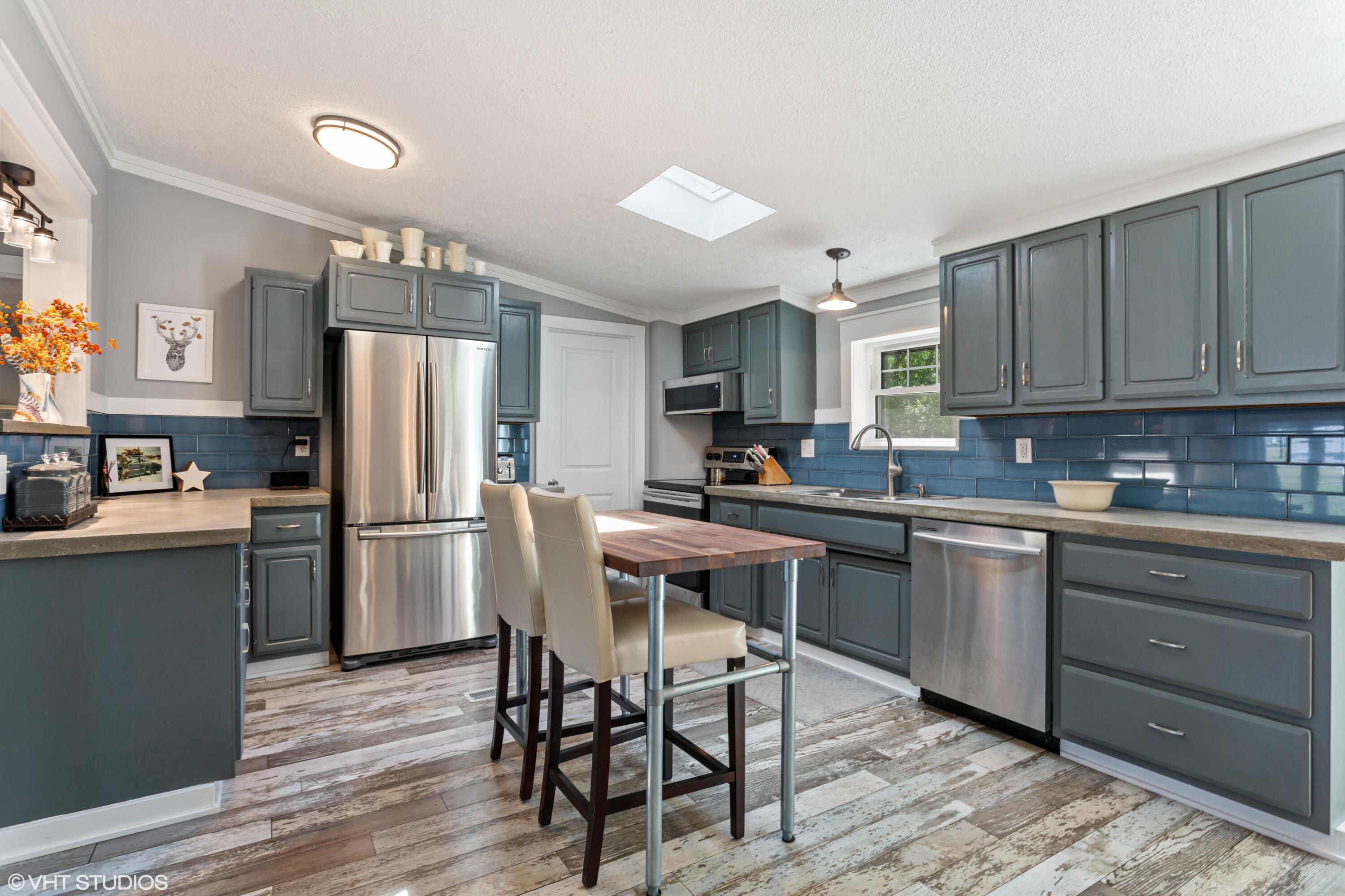 11714 Baldwin Road Bridgman, MI 49106 - Photo 4 of 15 04_11714BaldwinRd_5_Kitchen_HiRes