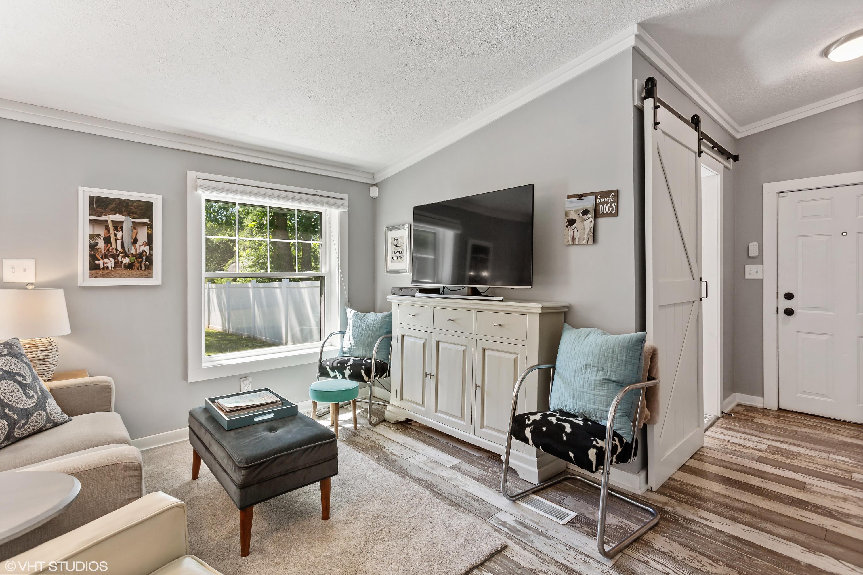 11714 Baldwin Road Bridgman, MI 49106 - Photo 6 of 15 06_11714BaldwinRd_3001_FamilyRoom_HiRes