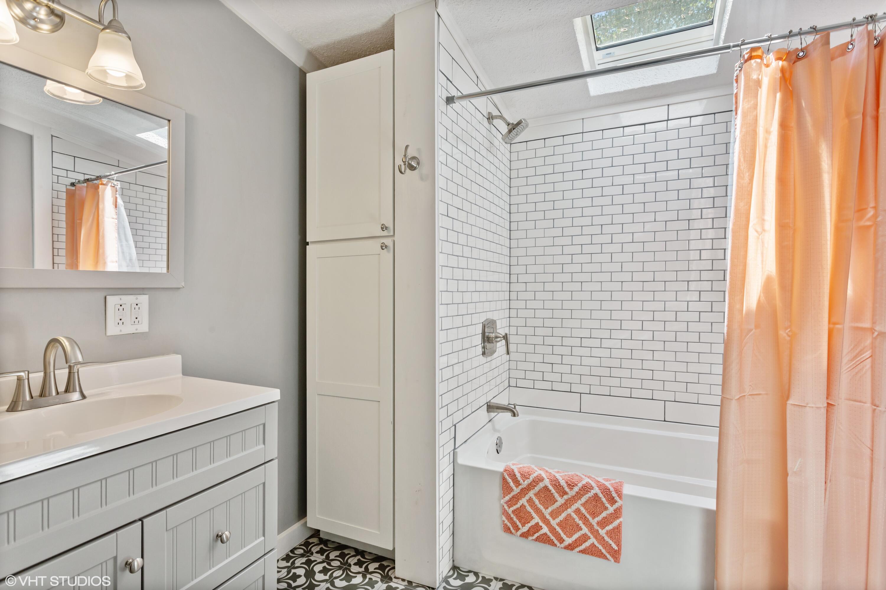 11714 Baldwin Road Bridgman, MI 49106 - Photo 10 of 15 12_11714BaldwinRd_8_Bathroom_HiRes