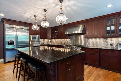 $1,395,000 | 258 Woodridge Drive, North Kingstown, RI 02874
