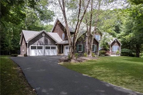$1,395,000 | 258 Woodridge Drive, North Kingstown, RI 02874