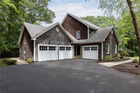 $1,395,000 | 258 Woodridge Drive, North Kingstown, RI 02874