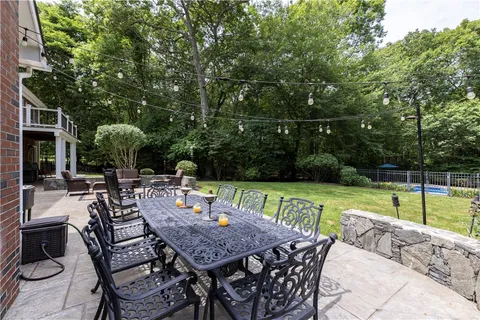 $1,395,000 | 258 Woodridge Drive, North Kingstown, RI 02874