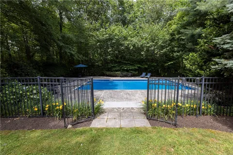 $1,395,000 | 258 Woodridge Drive, North Kingstown, RI 02874