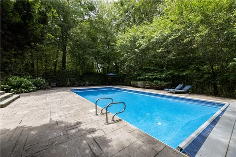 $1,395,000 | 258 Woodridge Drive, North Kingstown, RI 02874