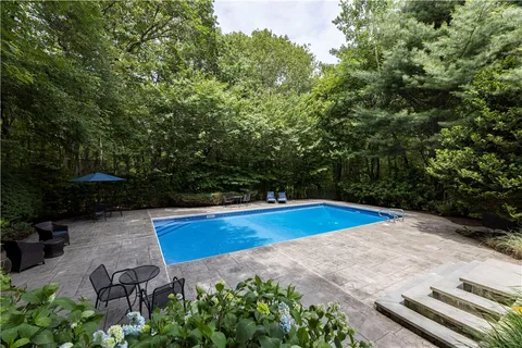 $1,395,000 | 258 Woodridge Drive, North Kingstown, RI 02874