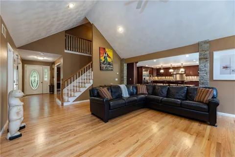 $1,395,000 | 258 Woodridge Drive, North Kingstown, RI 02874