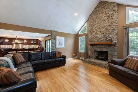 $1,395,000 | 258 Woodridge Drive, North Kingstown, RI 02874